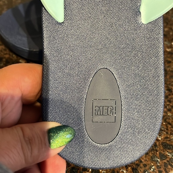 Mec shoreline womens flip flops size 8- new never used- blue beach pool sandals - Picture 5 of 5